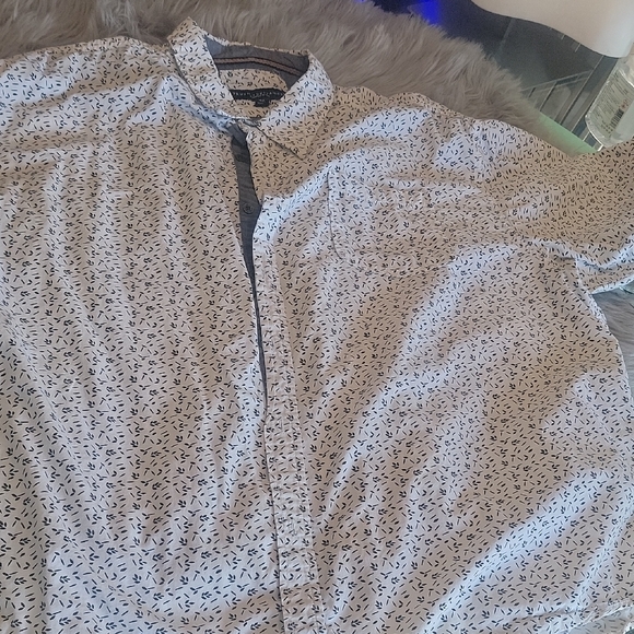 Patterned White Short Sleeve Shirt - Picture 2 of 10